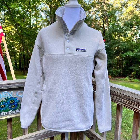 Patagonia Tops - Patagonia Pullover Snap Buttons Side Zip Up Pockets Women’s Size Small warm cozy